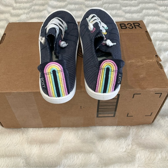 Roxy Women’s Slip On Blue Striped W/ Rainbow Detail Size 5 - Picture 2 of 6